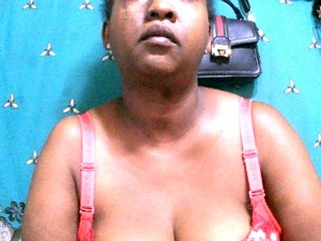 Sylivinaahh's BongaCams show and profile