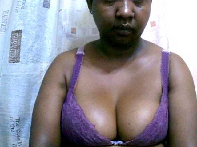 Sylivinaahh's BongaCams show and profile