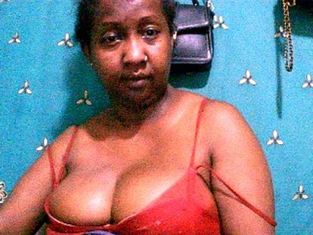 Sylivinaahh's BongaCams show and profile