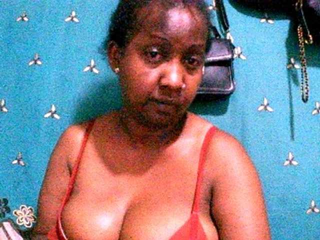 Sylivinaahh's BongaCams show and profile