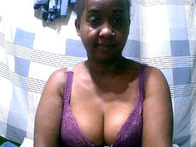 Sylivinaahh webcam bongacams model stream image