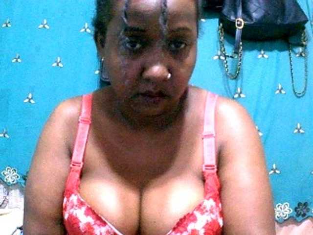 Sylivinaahh's BongaCams show and profile