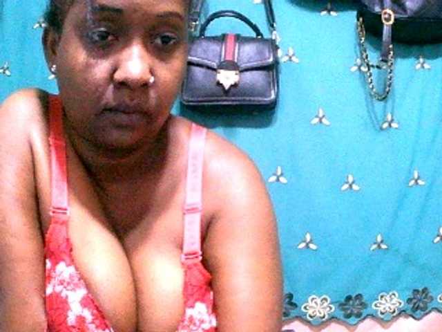 Sylivinaahh's BongaCams show and profile