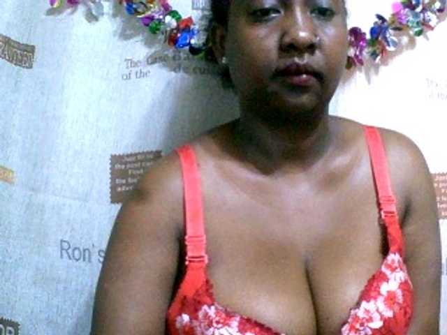 Sylivinaahh's BongaCams show and profile