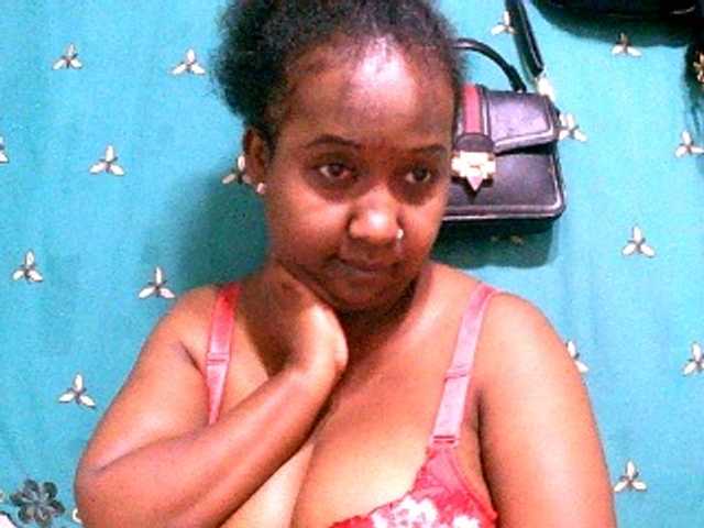 Sylivinaahh's BongaCams show and profile