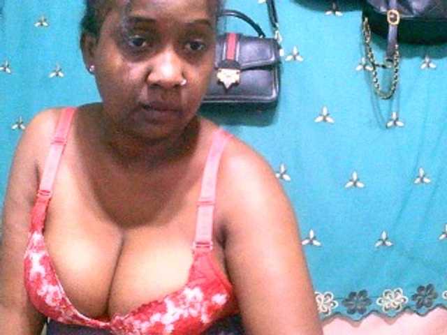 Sylivinaahh's BongaCams show and profile