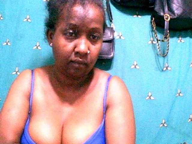 Sylivinaahh's BongaCams show and profile