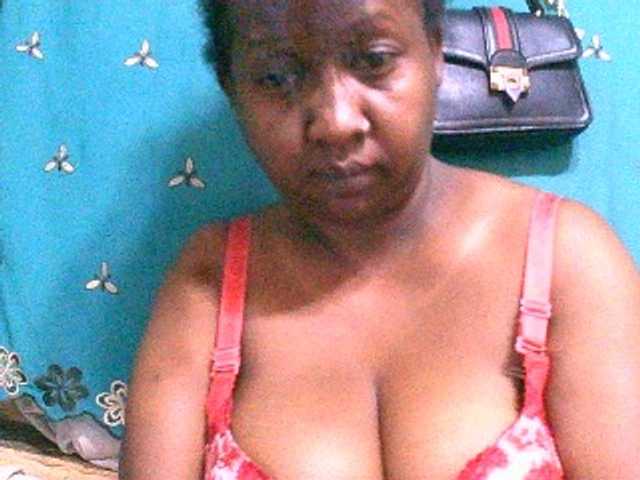 Sylivinaahh webcam bongacams model stream image