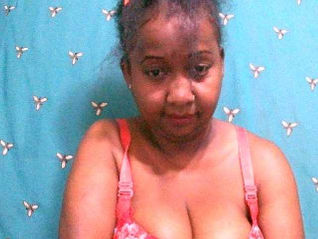 Sylivinaahh's BongaCams show and profile