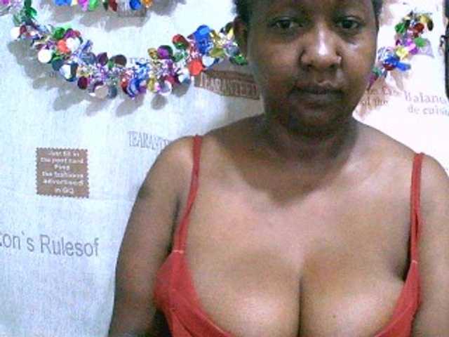 Sylivinaahh webcam bongacams model stream image