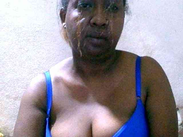 Sylivinaahh Live Webcam on BongaCams