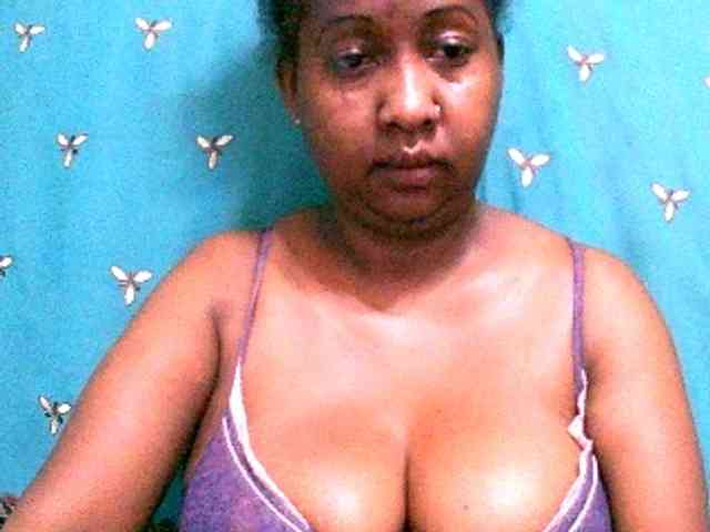 Sylivinaahh Live Webcam on BongaCams