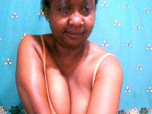 Sylivinaahh Live Webcam on BongaCams