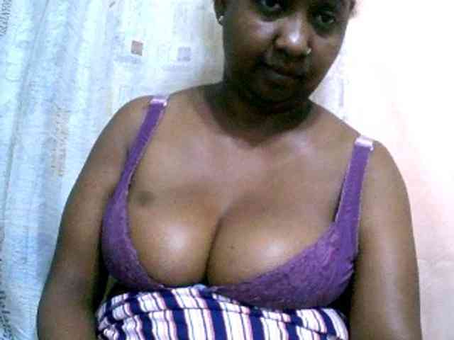 Sylivinaahh Live Webcam on BongaCams