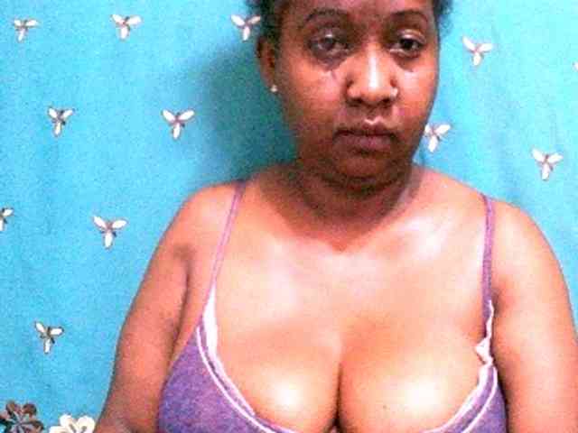 Sylivinaahh Live Webcam on BongaCams