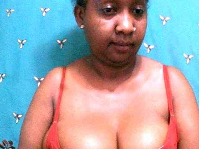 Sylivinaahh Live Webcam on BongaCams