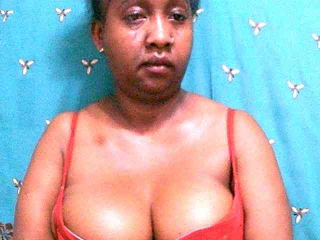 Sylivinaahh Live Webcam on BongaCams