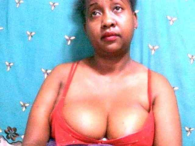 Sylivinaahh Live Webcam on BongaCams