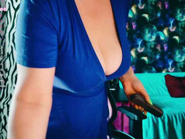Satisfy_Me webcam