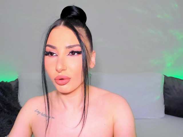 VickyLouna's BongaCams show and profile