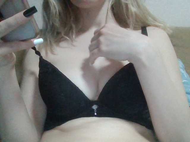 le modèle Anna6991 est en webcam porno dans un show sur le site bongacams, il possède les tags suivants: White/Caucasian,Blonde,Shaved