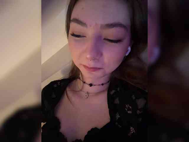 ShyAlya webcam