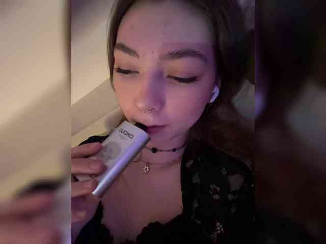 ShyAlya webcam