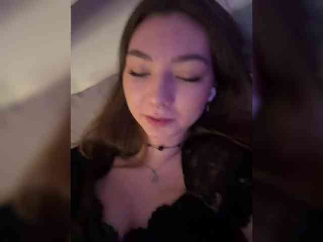 ShyAlya webcam