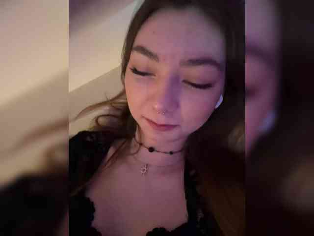 ShyAlya webcam