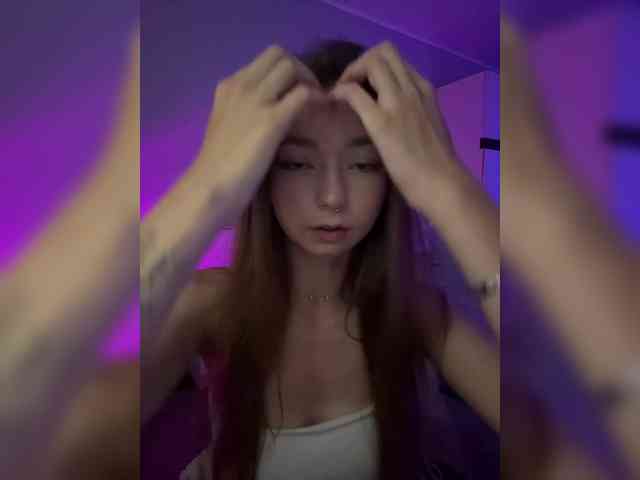 ShyAlya webcam