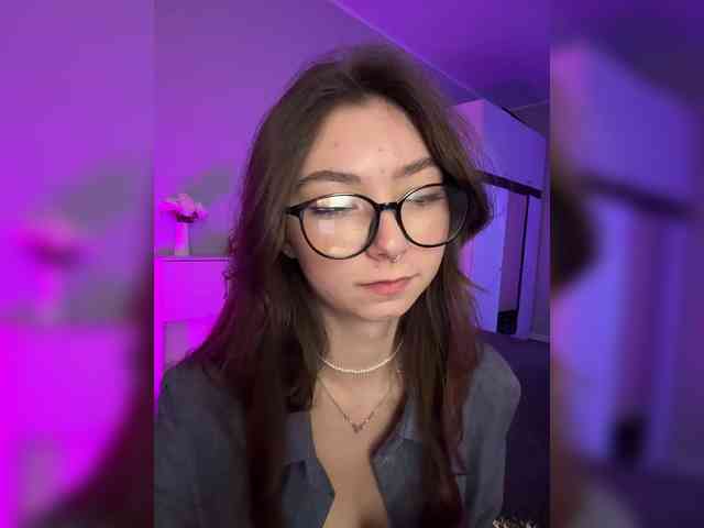 ShyAlya webcam