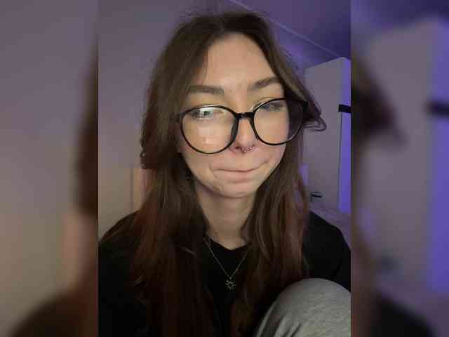 ShyAlya webcam