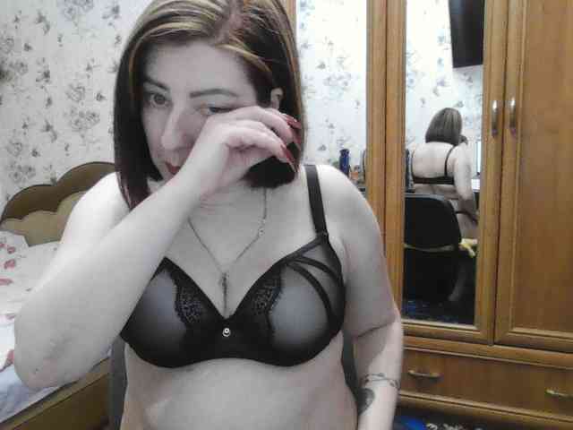 SophieNightAh webcam