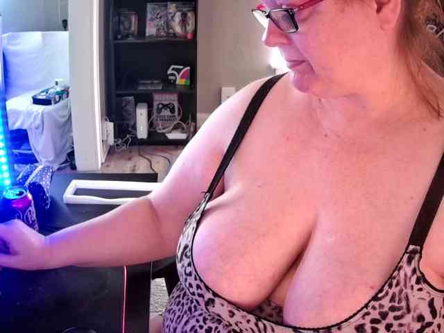 Hotmama2181 webcam