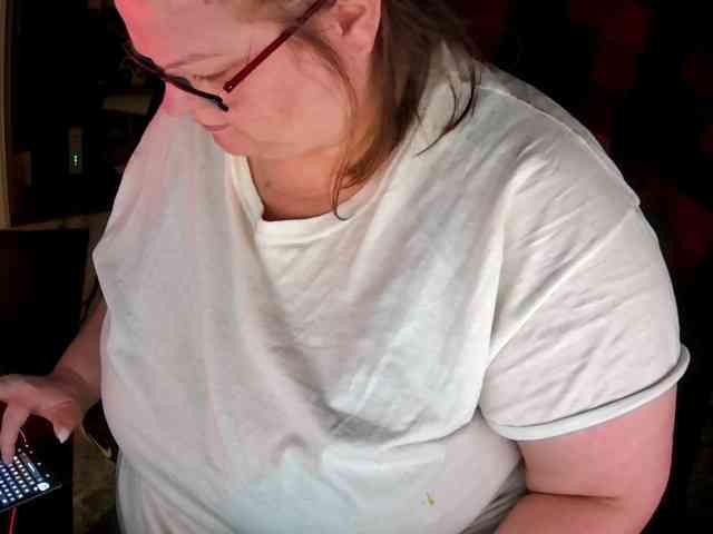 Hotmama2181 webcam