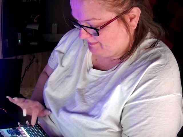 Hotmama2181 webcam