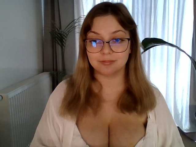 CynthiaGold webcam bongacams model stream image