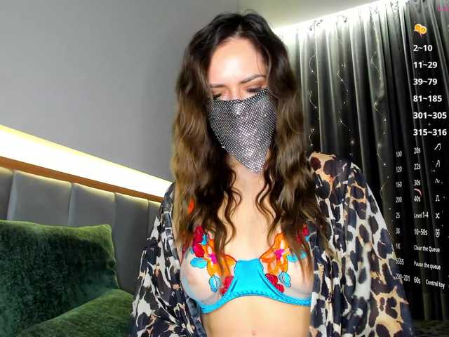 CharmAlina's BongaCams show and profile