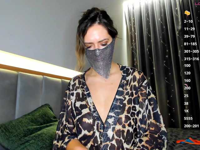 CharmAlina's BongaCams show and profile