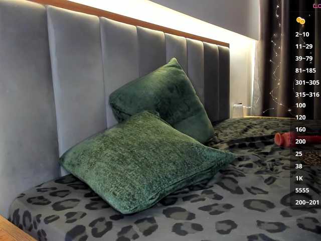 CharmAlina's BongaCams show and profile