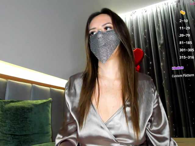 CharmAlina's BongaCams show and profile