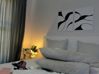 Cinnamon-Lips Porn Show