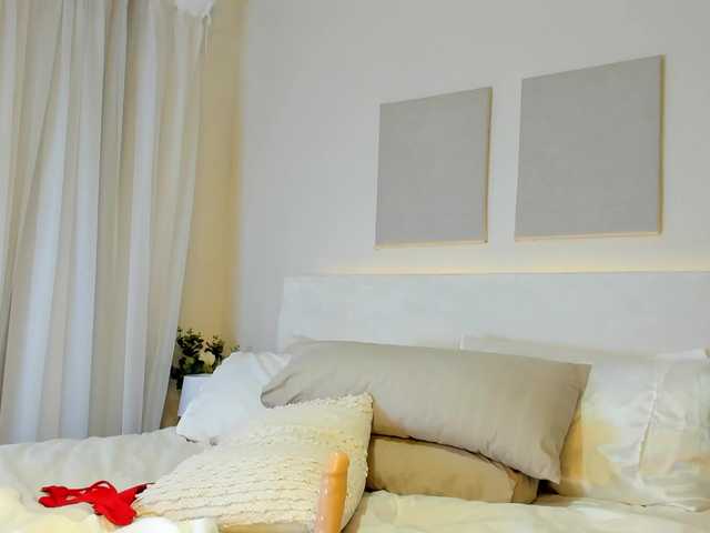 Cinnamon-Lips's BongaCams show and profile