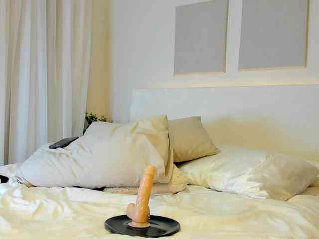 Cinnamon-Lips webcam