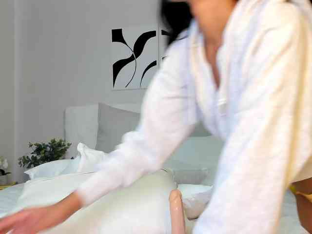 Cinnamon-Lips webcam