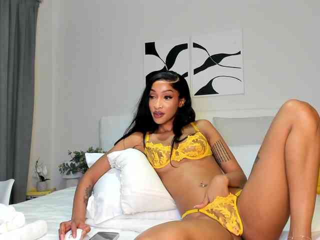 Cinnamon-Lips webcam