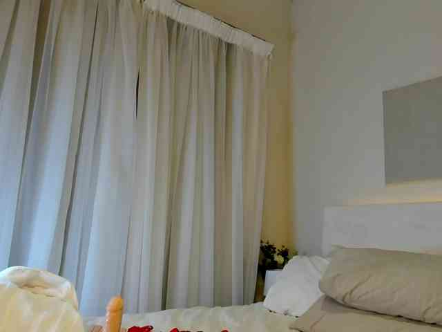 Cinnamon-Lips webcam