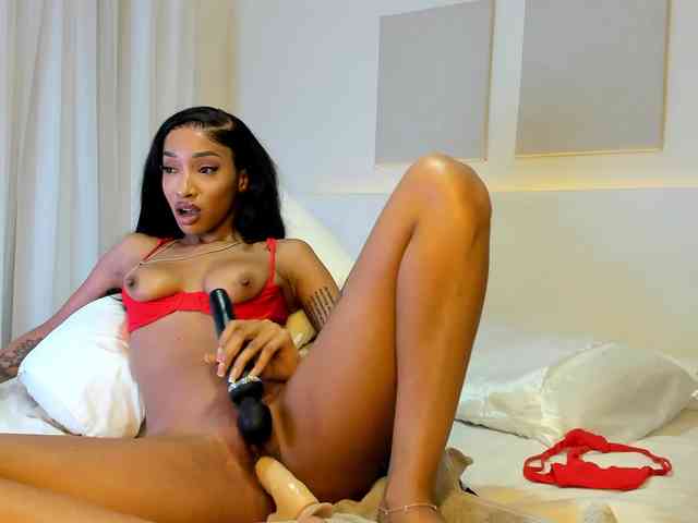 Cinnamon-Lips webcam