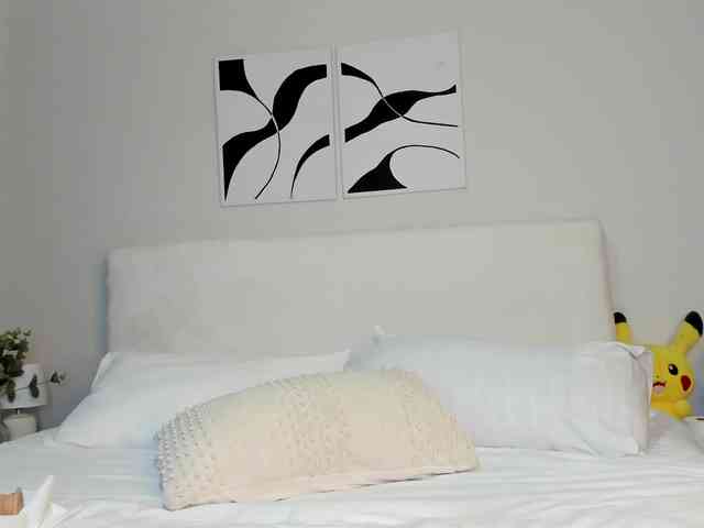 Cinnamon-Lips webcam