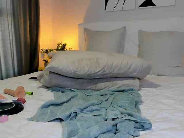 Cinnamon-Lips webcam